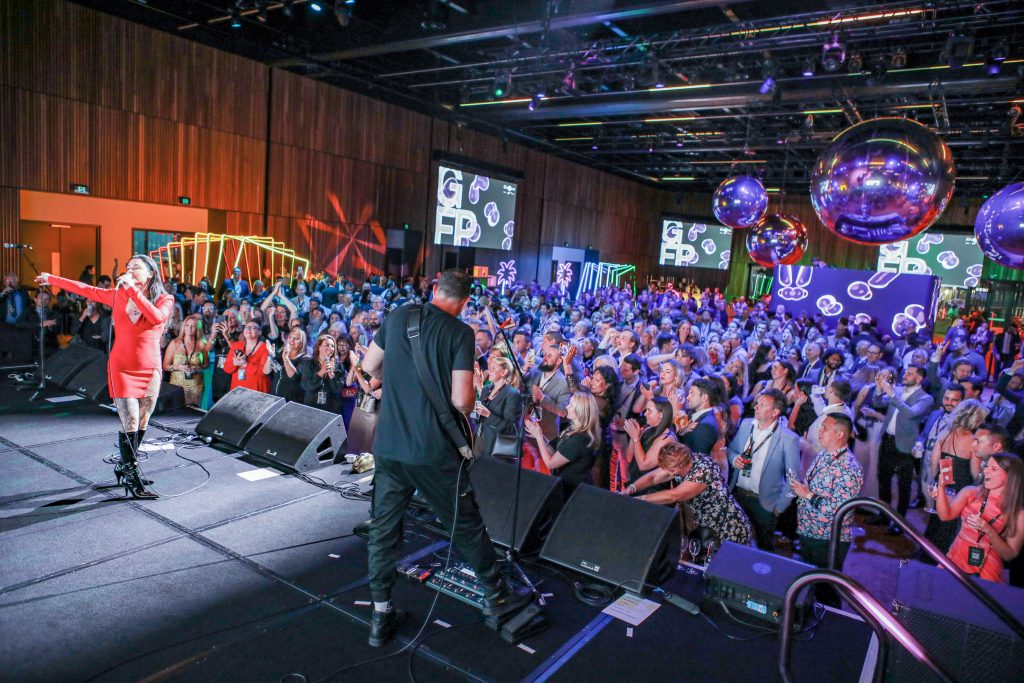 Vanessa Amorosi Carlton In Business (4)